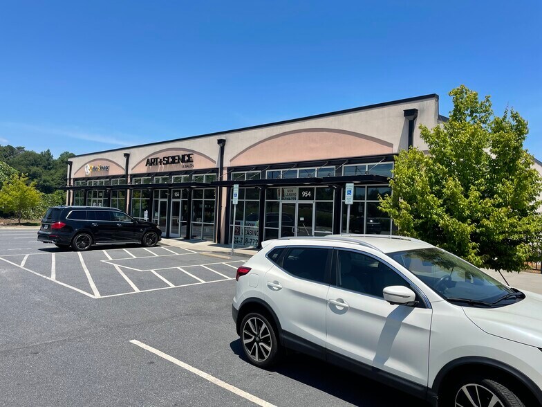 954-958 US Highway 70 SW, Hickory, NC à louer - Photo du bâtiment - Image 3 de 10