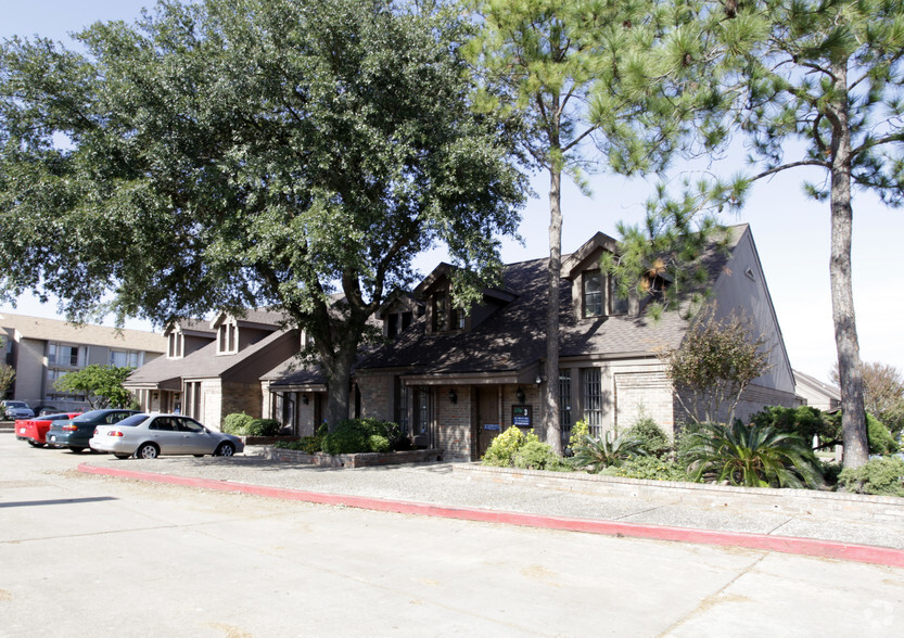 6910 Bellaire Blvd, Houston, TX for sale - Primary Photo - Image 1 of 1