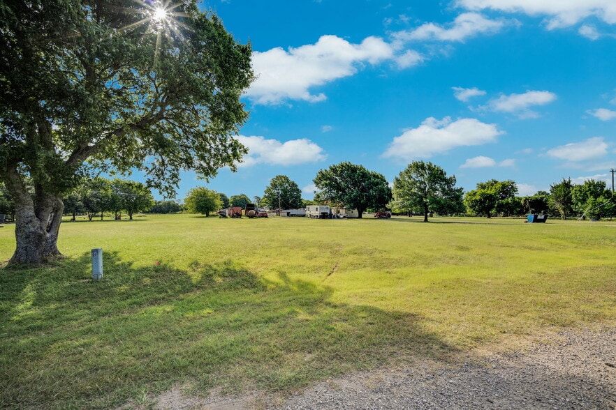 2040 Highridge Ln, Midlothian, TX for sale - Building Photo - Image 2 of 19