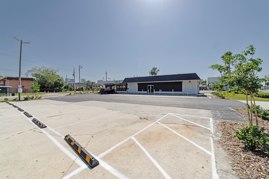 934 E Henderson Ave, Tampa, FL for lease - Building Photo - Image 2 of 7