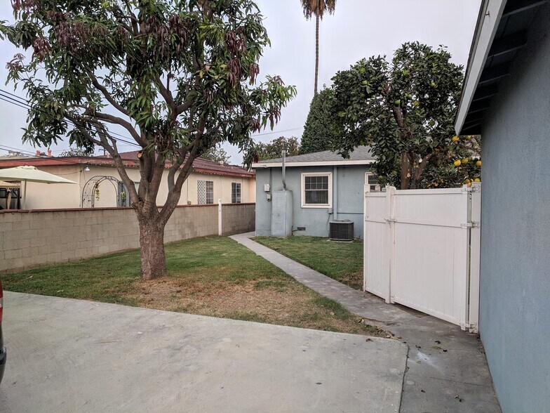 12843 Columbia Way, Downey, CA à vendre - Photo du bâtiment - Image 2 de 140