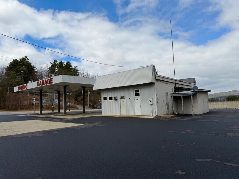2124 Us-9, Lake George, NY à vendre - Photo du bâtiment - Image 2 de 11