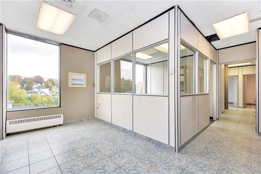 2555 St Joseph Blvd, Ottawa, ON for lease - Interior Photo - Image 3 of 15