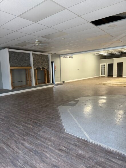 571 Broad St, New London, CT à louer - Photo du bâtiment - Image 3 de 8