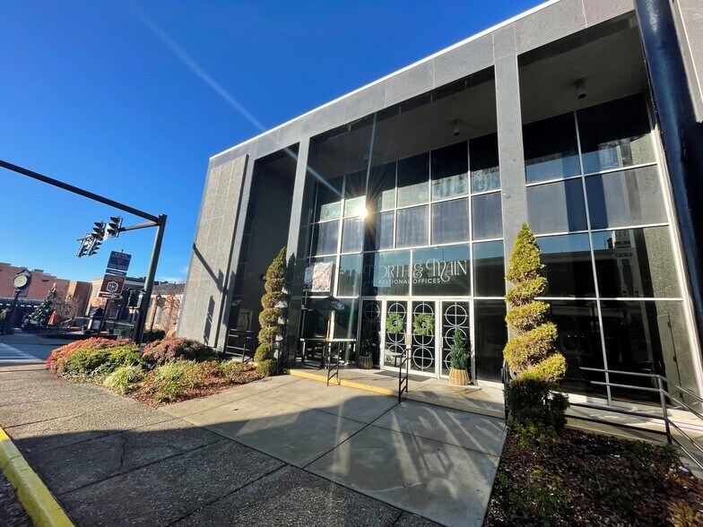 101 N Bridge St, Bedford, VA à louer - Photo du bâtiment - Image 3 de 9