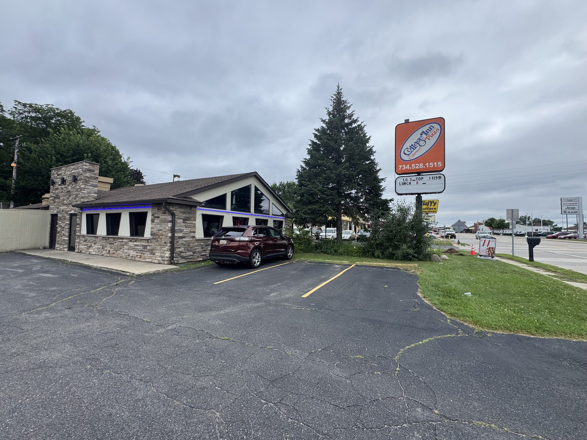 2407 Washtenaw Ave, Ypsilanti, MI à vendre Photo du bâtiment- Image 1 de 1