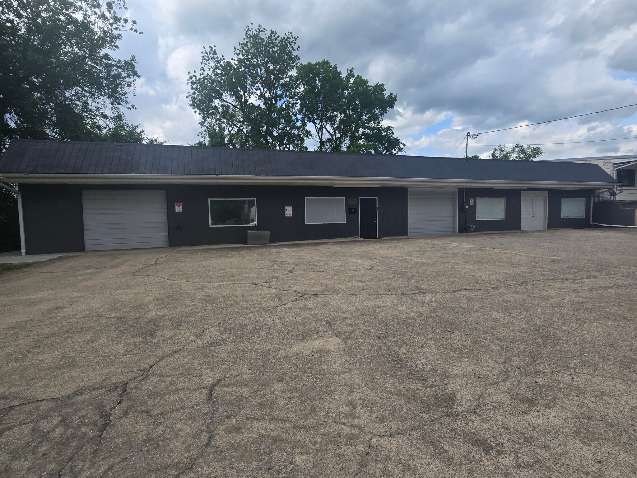 124 W Winchester St, Gallatin, TN à vendre Photo du bâtiment- Image 1 de 1