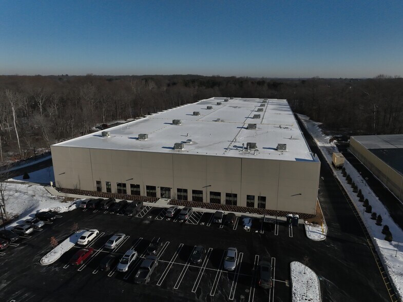 300 Sub Way, Milford, CT à louer - Communauté Matterport - Image 2 de 15