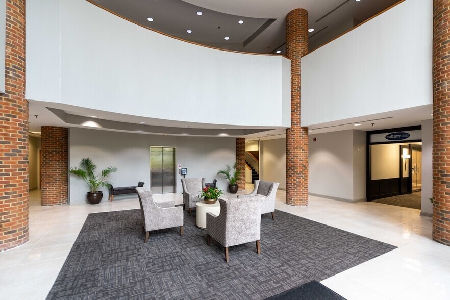 7800 Belfort Pky, Jacksonville, FL for lease - Lobby - Image 2 of 11