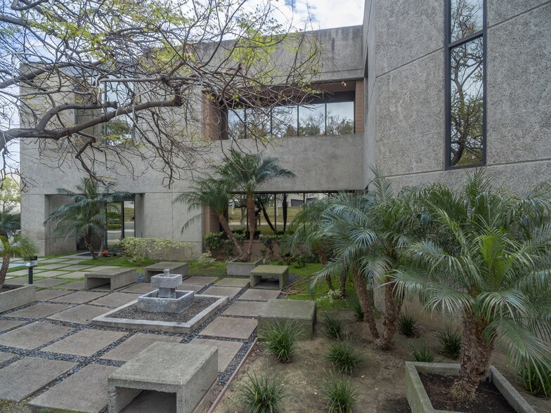 15 Marconi, Irvine, CA à louer - Photo du bâtiment - Image 2 de 13