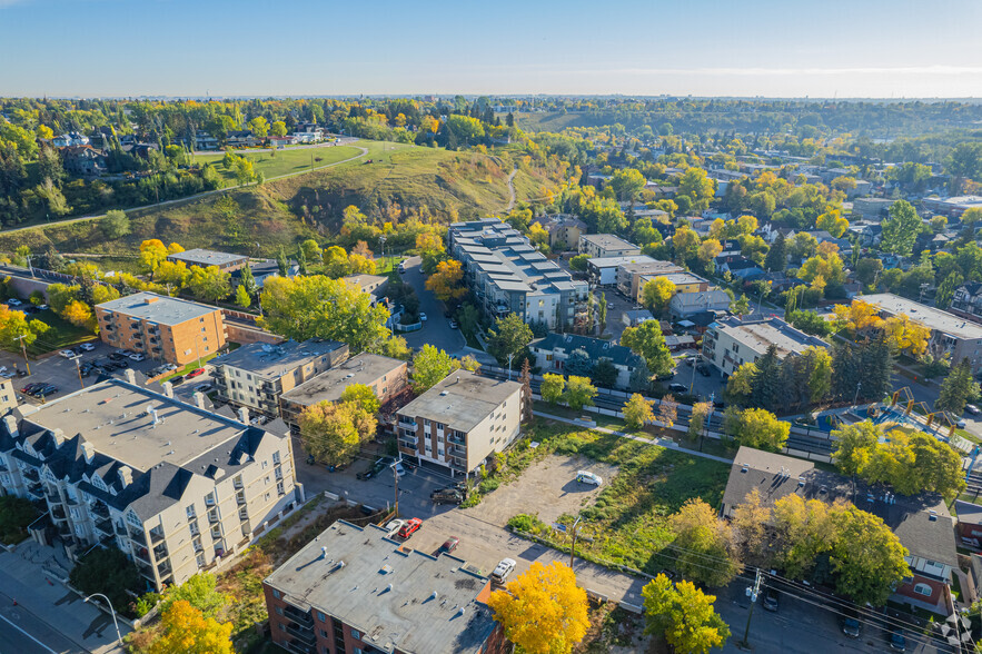 623 9A St NW, Calgary, AB for sale - Aerial - Image 3 of 5