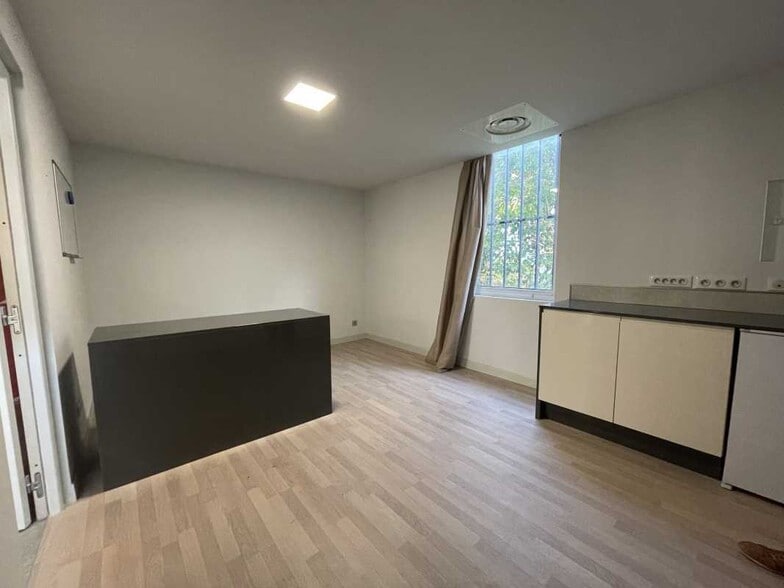 60 Boulevard De L'Europe, Vitrolles for lease - Interior Photo - Image 2 of 2