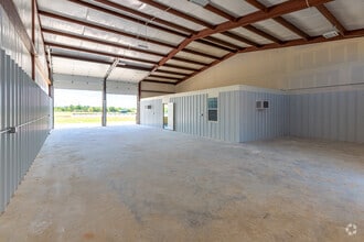 3912 Williamson Rd, Crowley, TX for lease Interior Photo- Image 2 of 4