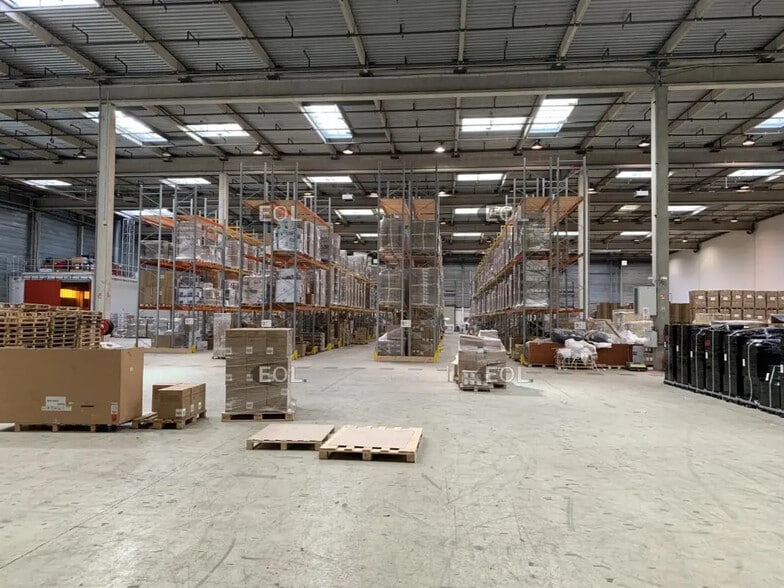 Industrial in Éragny for lease - Interior Photo - Image 2 of 16