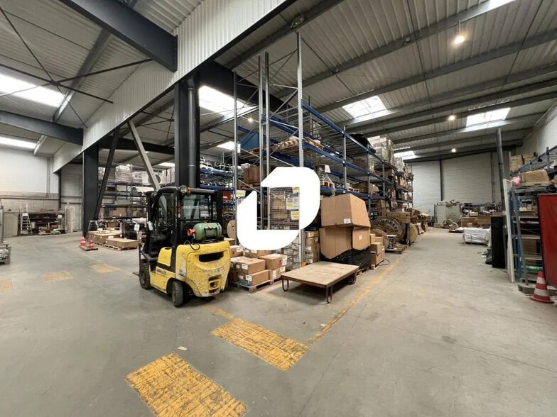 Office in Lesquin for lease - Building Photo - Image 1 of 11