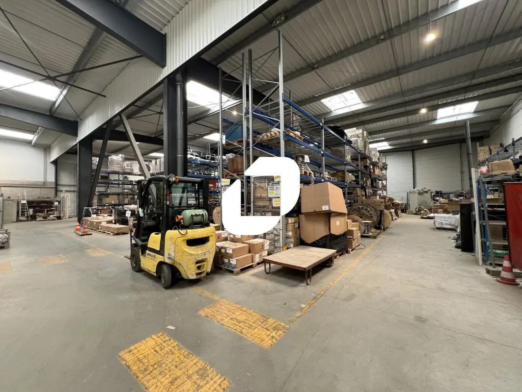 Office in Lesquin for lease Building Photo- Image 1 of 12