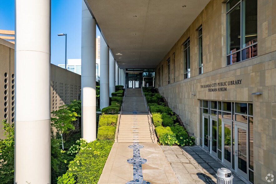 4801 Main St, Kansas City, MO à louer - Photo du bâtiment - Image 2 de 4