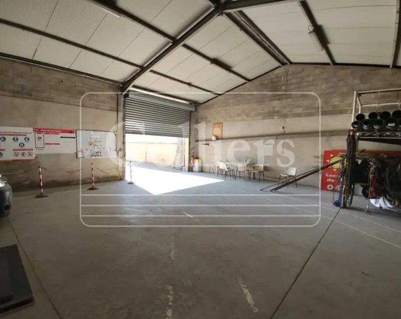 Flex in BERRE-L'ETANG for lease Interior Photo- Image 1 of 8