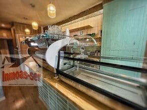 Retail in Barcelona, Barcelona for lease Interior Photo- Image 2 of 9