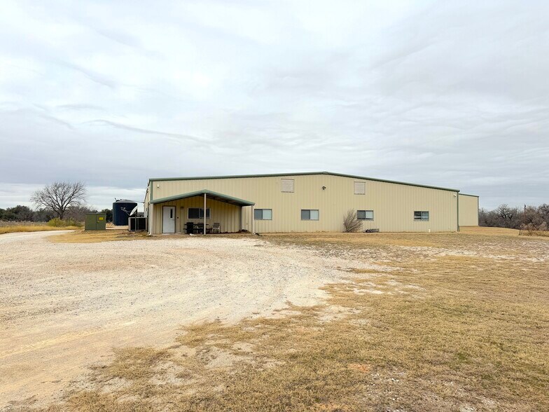 398 Meeks Bnd, Millsap, TX à vendre - Photo du bâtiment - Image 3 de 13