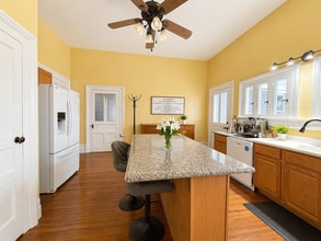 107 W Gregory St, Pensacola, FL for lease Interior Photo- Image 2 of 7