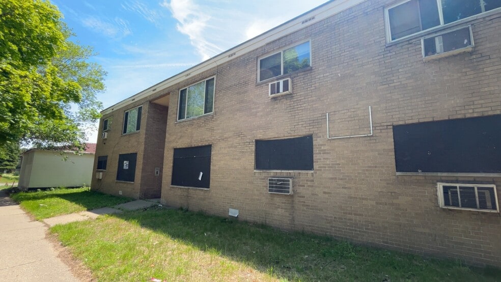 11180 E Seven Mile Rd, Detroit, MI for sale - Building Photo - Image 1 of 11