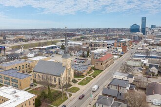 745 Bridge St, Grand Rapids, MI - AERIAL  map view