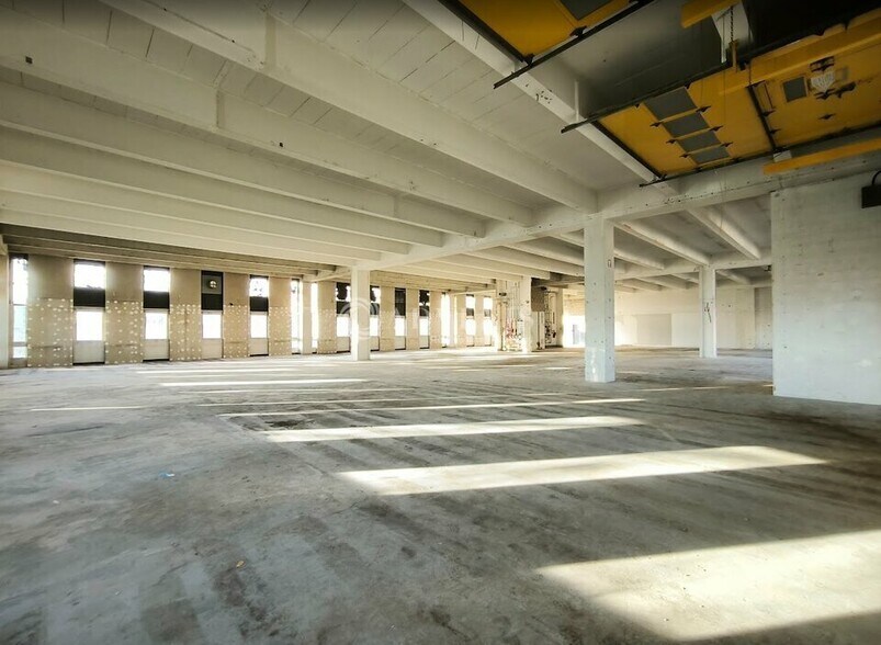 Flex in Rungis for lease - Interior Photo - Image 3 of 3