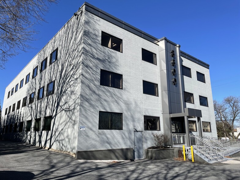8600 West Chester Pike, Upper Darby Township, PA à vendre - Photo du bâtiment - Image 1 de 8