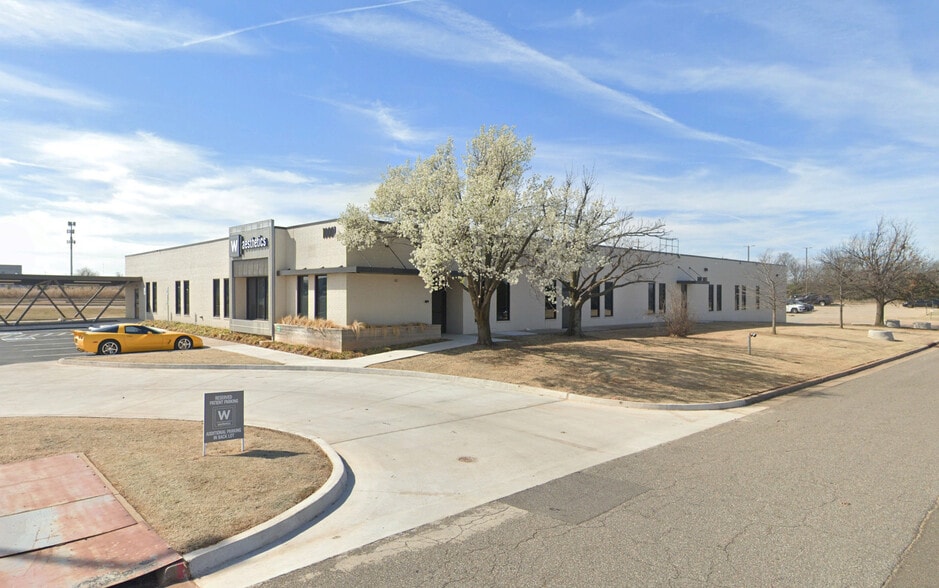 10001 Broadway Ext, Oklahoma City, OK for lease - Building Photo - Image 2 of 10