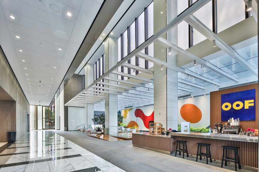 707 Wilshire Blvd, Los Angeles, CA for lease - Lobby - Image 3 of 7