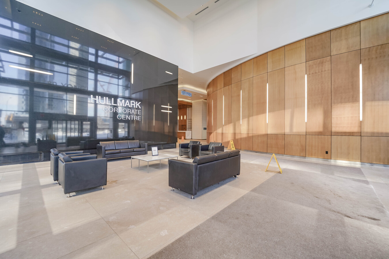 4763-4789 Yonge St, Toronto, ON M2N 0G3 - Unité 312 -  - Hall d’entrée - Image 2 of 19