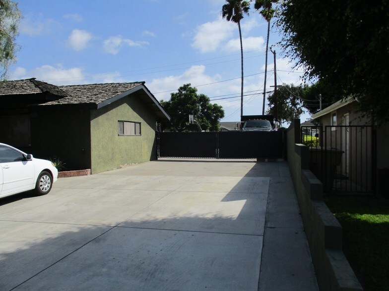 4652 Katella Ave, Los Alamitos, CA à louer - Photo du bâtiment - Image 3 de 26