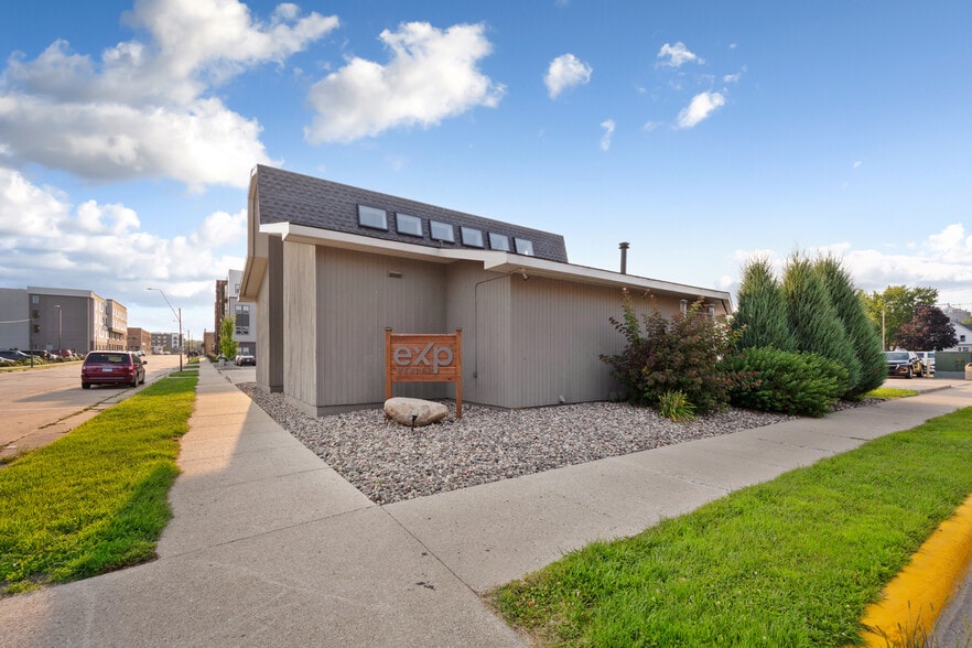 152 E Pearl St, Owatonna, MN for sale - Building Photo - Image 3 of 30