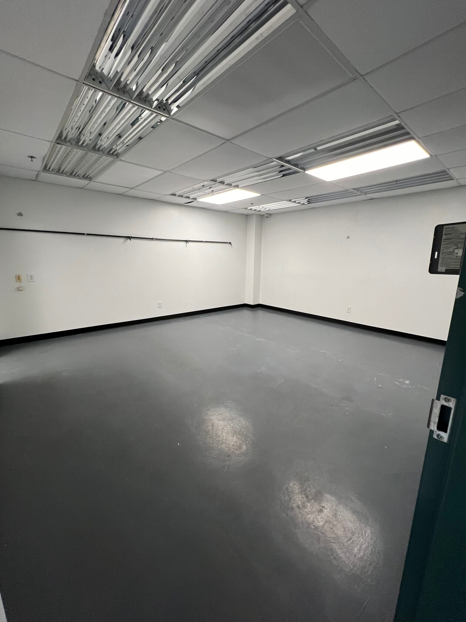 4635 Andrews St, North Las Vegas, NV for sale Interior Photo- Image 1 of 15