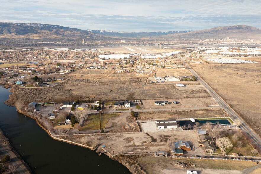 Pembroke Ln, Reno, NV à louer - Photo du bâtiment - Image 3 de 5
