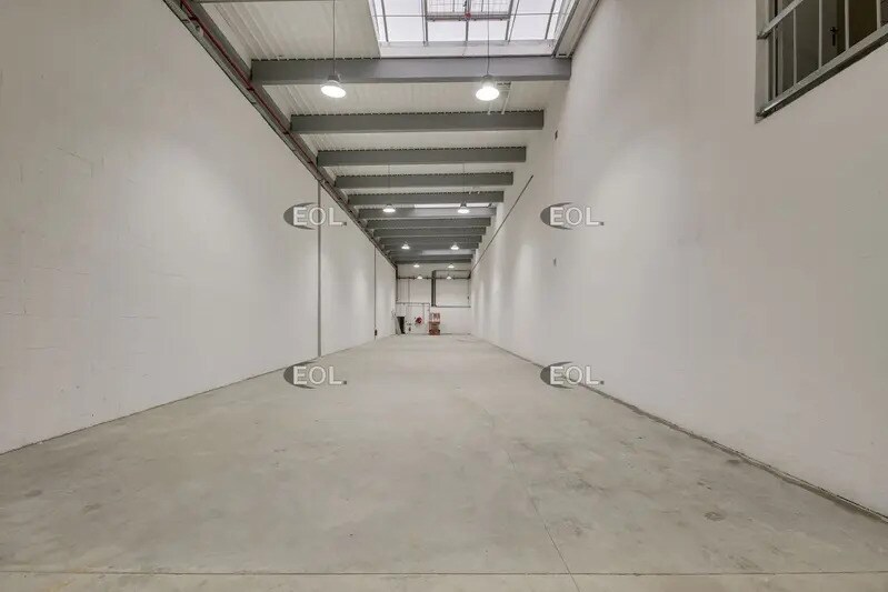 Flex in Tremblay-en-France for lease - Interior Photo - Image 2 of 4