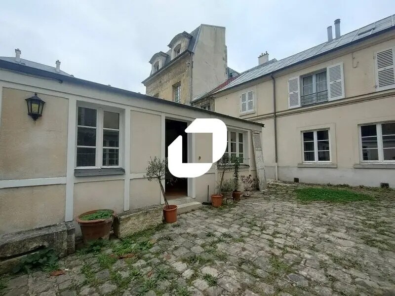 Office in Versailles for lease Building Photo- Image 1 of 8