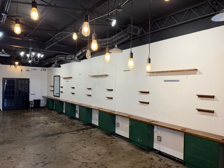 1007-1009 E Saint Mary Blvd, Lafayette, Ln, Lafayette, LA for lease - Building Photo - Image 2 of 6