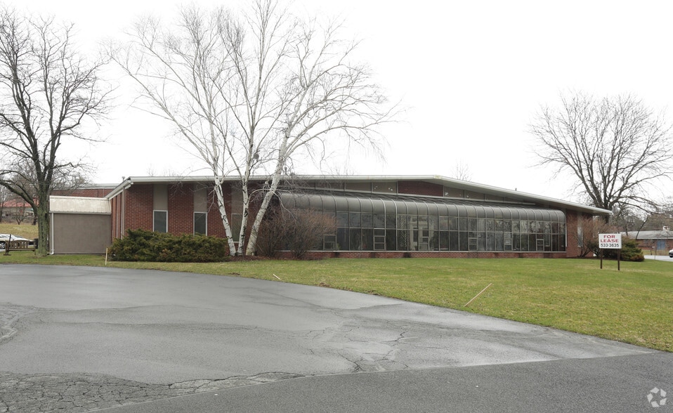 2415 N Triphammer Rd, Ithaca, NY à louer - Photo du bâtiment - Image 2 de 4