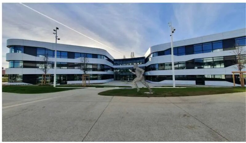 Office in Champagne-au-Mont-d'Or for lease Building Photo- Image 1 of 13