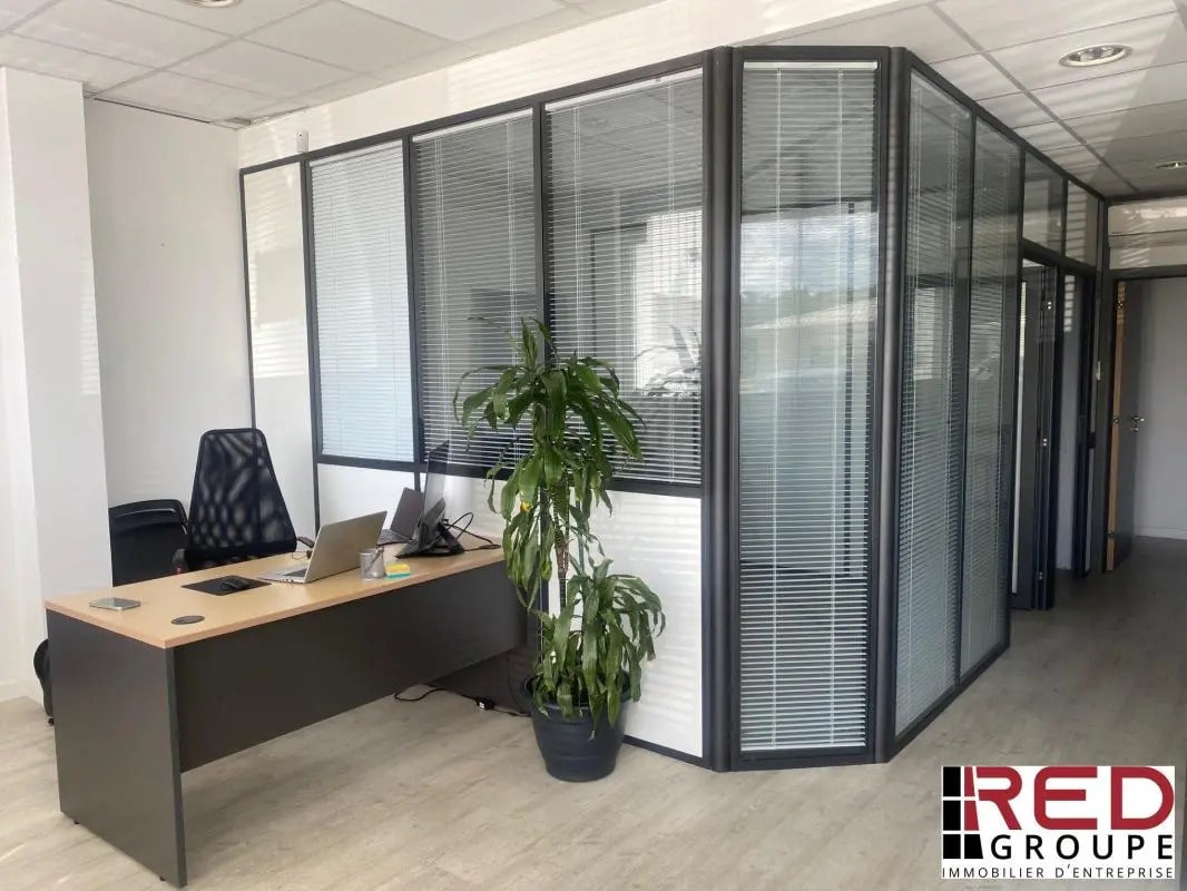 Office in Meyreuil for lease Building Photo- Image 1 of 8