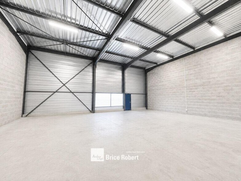 100 Rue Du Pre Magne, Brindas for lease - Interior Photo - Image 3 of 6
