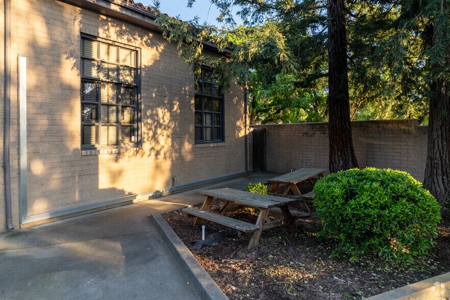 1100 W Chiles Rd, Davis, CA à louer - Photo du bâtiment - Image 3 de 8