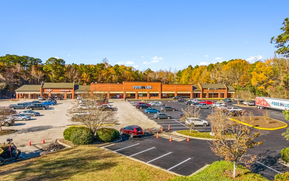 15700-15710 Jefferson Davis Hwy, Colonial Heights, VA for lease - Building Photo - Image 1 of 11