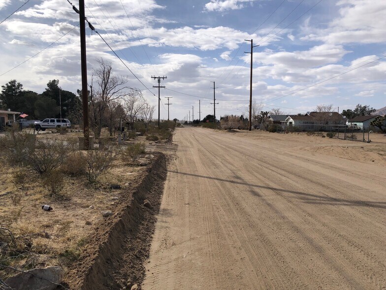 31357 Pawnee Street, Lucerne Valley, CA à vendre - Photo du bâtiment - Image 2 de 2