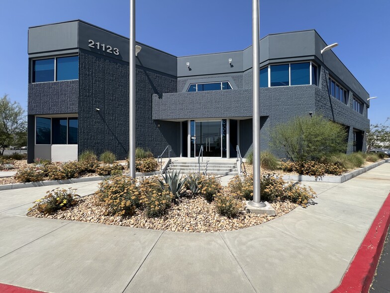 21123 Nordhoff St, Chatsworth, CA for lease - Building Photo - Image 2 of 27