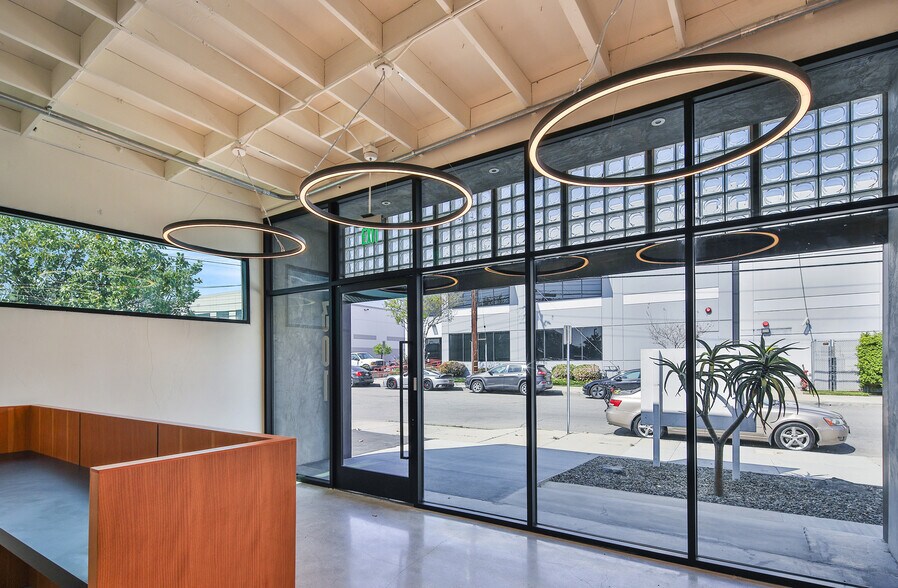 301 S Flower St, Burbank, CA à vendre - Hall d’entrée - Image 2 de 7