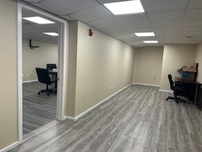 304 Corporate Dr E, Langhorne, PA for lease Building Photo- Image 2 of 5