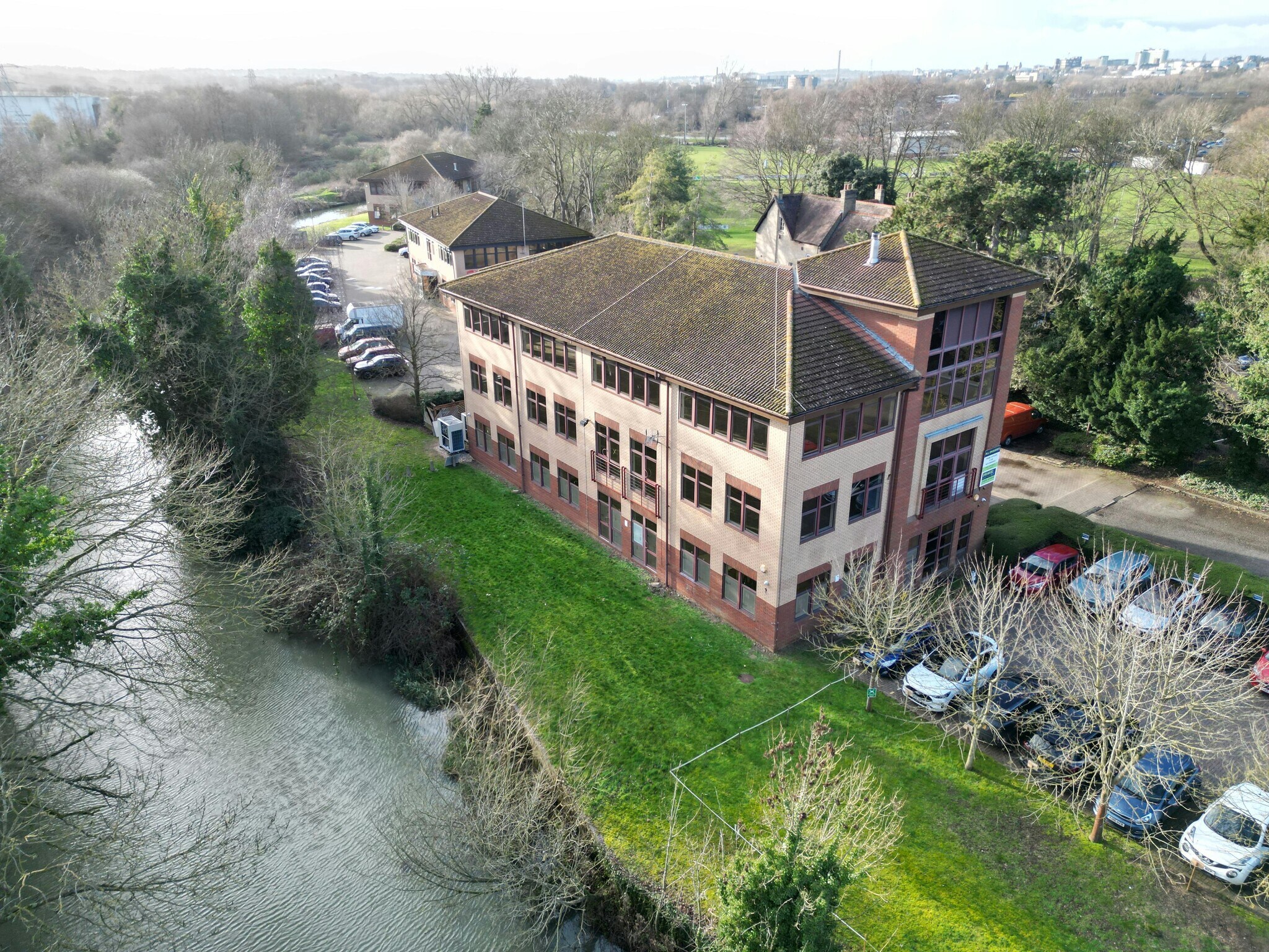 4 Rushmills, Northampton à vendre Photo du bâtiment- Image 1 de 7
